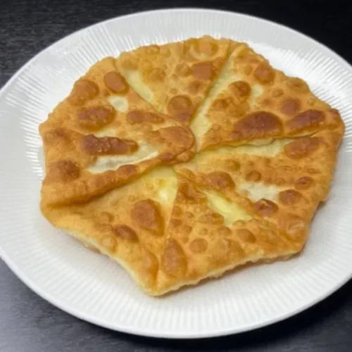 Plăcinte cu cartofi, brinză, varză, caşcaval