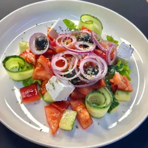 Salată “GRECEASCĂ”