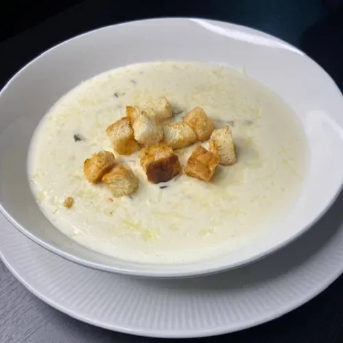 Supă cremă cu piept de pui şi ciuperci