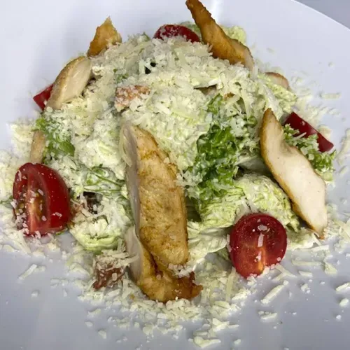 Salată “CAESAR” cu carne de pui