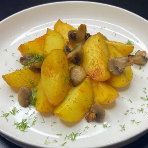 Cartofi la cuptor cu usturoi și ciuperci.