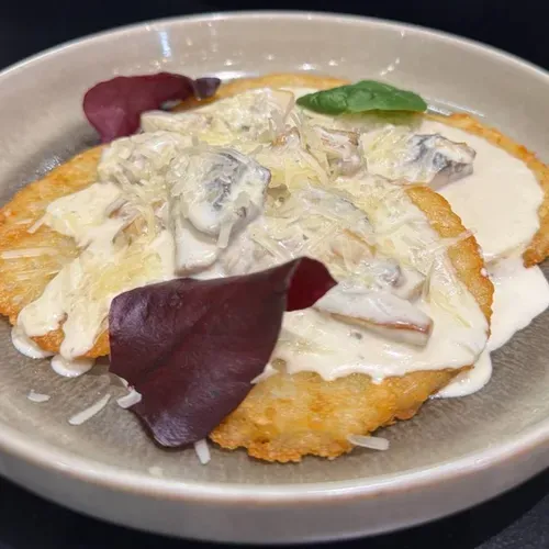 Draniki cu sos de frisca si ciuperci