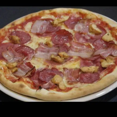 Pizza assorti de carne