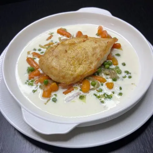 Piept de pui in sos de friscă